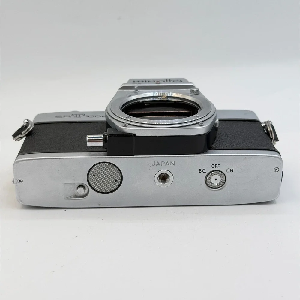 Minolta SRT 100b 35mm SLR Film Camera Body Silver Black Vintage Japan 8301581‎